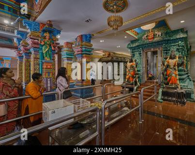 Der Sri Mahamariamman Tempel ist der älteste Hindutempel in Kuala Lumpur, Malaysia. Das 1873 gegründete Hotel befindet sich in China Town. Innenaufnahme. Stockfoto