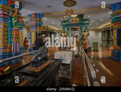 Der Sri Mahamariamman Tempel ist der älteste Hindutempel in Kuala Lumpur, Malaysia. Das 1873 gegründete Hotel befindet sich in China Town. Innenaufnahme. Stockfoto