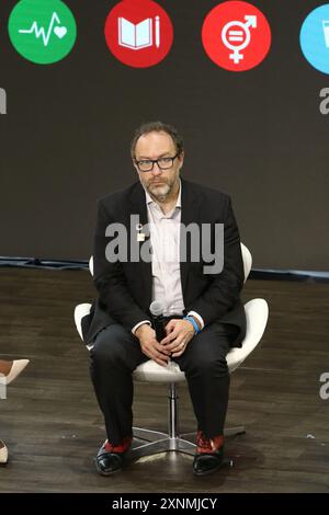 Wikipedia-Mitbegründer Jimmy Wales spricht während der Torhüter der Bill and Melinda Gates Foundation 2017 im Jazz at Lincoln Center in New York. Stockfoto