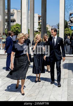 Athen, Griechenland. August 2024. ATHEN, Griechenland 0108-2024 Königin Annemarie von Griechenland, Kronprinz Pavlos von Griechenland, Kronprinzessin Marie Chantal von Griechenland Trauergottesdienst von Prinz Michael von Griechenland und Dänemark in der Kirche Saint Theodore, erster Friedhof von Athen Credit: Albert Nieboer Niederlande OUT Point de Vue OUT/dpa/Alamy Live News Stockfoto