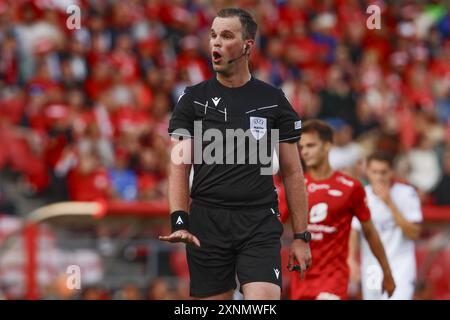 Bergen, Norwegen. August 2024. BERGEN, Brann Stadium, 01-08-2024, Saison 2024/2025, Qualifikation für die UEFA Conference League. Während des Spiels SK Brann - Go Ahead Eagles, Schiedsrichter Edgars Malcevs Credit: Pro Shots/Alamy Live News Stockfoto