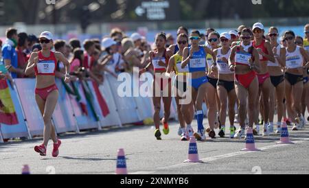 Paris, Frankreich. August 2024. Yang Jiayu (1. L) aus China tritt während der 20 km langen Leichtathletikrunde der Frauen bei den Olympischen Spielen 2024 in Paris, Frankreich, am 1. August 2024 an. Quelle: Li Jing/Xinhua/Alamy Live News Stockfoto