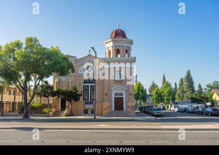 Anaheim, CA, USA - 26. Juli 2024: Straßenblick auf die Außenfassade der Bethel Baptist Church in Anaheim, Kalifornien. Stockfoto