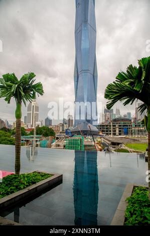 23. April 2022 Kuala Lumpur Malaysia - Merdeka 118 Tower und die Skyline von Kuala Lumpur während der Morgen- und Abendstunden. Es ist die zweithöchste bui Stockfoto