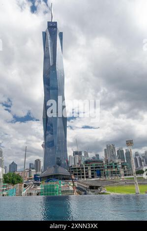 23. April 2022 Kuala Lumpur Malaysia - Merdeka 118 Tower und die Skyline von Kuala Lumpur während der Morgen- und Abendstunden. Es ist die zweithöchste bui Stockfoto