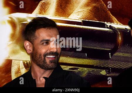 Der indische Schauspieler John Abraham reagierte auf die Medien während einer Vedaa-Trailer-Launch-Veranstaltung in Mumbai, Indien, am 1. August 2024. (Foto: Indranil Aditya/NurPhoto) Credit: NurPhoto SRL/Alamy Live News Stockfoto