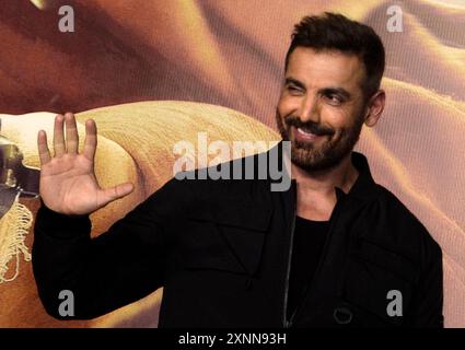 Der indische Schauspieler John Abraham reagierte auf die Medien während einer Vedaa-Trailer-Launch-Veranstaltung in Mumbai, Indien, am 1. August 2024. (Foto: Indranil Aditya/NurPhoto) Credit: NurPhoto SRL/Alamy Live News Stockfoto