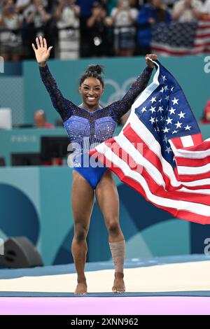 Paris, Frankreich. August 2024. Olympische Spiele, Paris 2024, Turnen, Allround, Frauen, Finale, Simone Biles feiert Gold. Quelle: Sina Schuldt/dpa/Alamy Live News Stockfoto