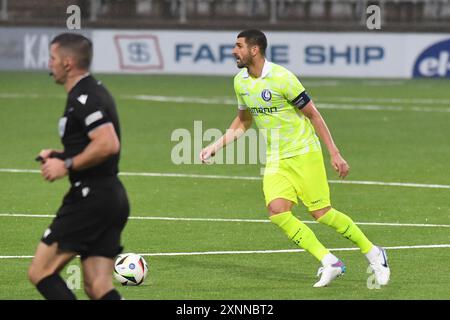 Nordragota, Färöer. August 2024. Gent's Stefan Mitrovic, dargestellt während des Spiels zwischen der belgischen Fußballmannschaft KAA Gent und der Färöer Vikingur, dem Rückspiel der 2. Qualifikationsrunde der UEFA Conference League, Donnerstag, den 1. August 2024 in Nordragota, Färöer Inseln. Gent gewann das erste Leg mit 4:1. BELGA FOTO JILL DELSAUX Credit: Belga News Agency/Alamy Live News Stockfoto