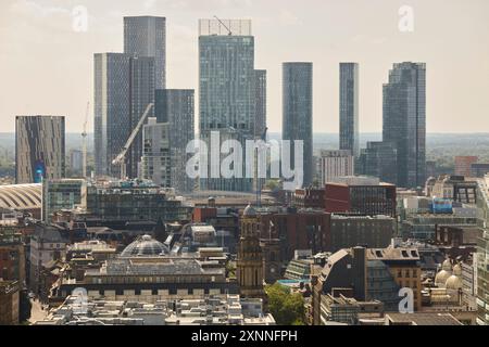 Die Skyline von Manchester zeigt die Hochhäuser am Deansgate Square Stockfoto