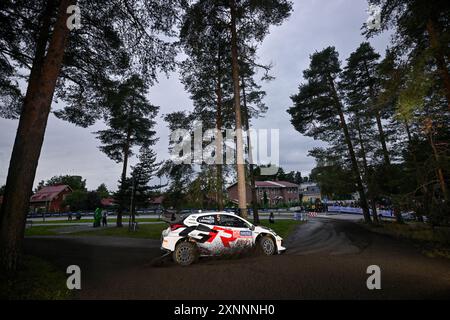 Am 1. Tag des Rennens stehen sie während der FIA-Rallye-Weltmeisterschaft WRC Secto Rallye Finnland 2024 01. August Jyvaskyla, Finnland Stockfoto