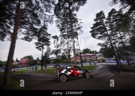 Am 1. Tag des Rennens stehen sie während der FIA-Rallye-Weltmeisterschaft WRC Secto Rallye Finnland 2024 01. August Jyvaskyla, Finnland Stockfoto
