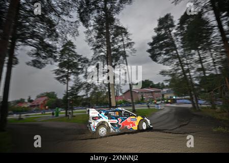 Am 1. Tag des Rennens stehen sie während der FIA-Rallye-Weltmeisterschaft WRC Secto Rallye Finnland 2024 01. August Jyvaskyla, Finnland Stockfoto