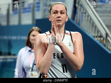 Lille, Frankreich. August 2024. Die belgische Basketballspielerin Emma Meesseman reagiert, nachdem sie am Donnerstag, den 1. August 2024, in der Gruppenphase des Frauen-Turniers bei den Olympischen Spielen 2024 in Paris ein Basketballspiel zwischen dem US-amerikanischen Team und den belgischen Katzen mit 13 Punkten verloren hatte. Die Spiele der XXXIII. Olympiade finden vom 26. Juli bis 11. August in Paris statt. Die belgische Delegation zählt 165 Athleten, die in 21 Sportarten antreten. BELGA PHOTO VIRGINIE LEFOUR Credit: Belga News Agency/Alamy Live News Stockfoto