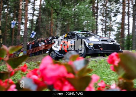 Sie stehen am 1. Tag des Rennens während der FIA-Rallye-Weltmeisterschaft WRC Secto Rallye Finnland 2024 01. August Jyvaskyla, Finnland Stockfoto