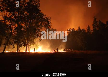 Chico, Kalifornien, USA. August 2024. Die Feuerwehrleute kämpfen weiterhin gegen die Feuerflamme im Park vor Chico, in den nordkalifornischen Countys Butte und Tehama. Der Park Fire hat mittlerweile über 392.480 Hektar Fläche verbrannt und ist damit der fünftgrößte Waldbrand in der Geschichte Kaliforniens. (Credit Image: © Cal Fire/Wildfire Image) NUR REDAKTIONELLE VERWENDUNG! Stockfoto