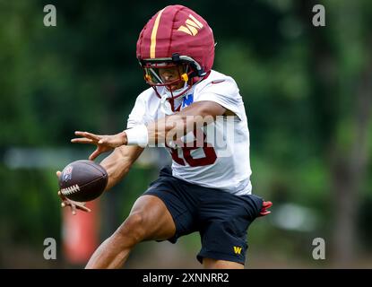 Washington Commanders Wide Receiver Mitchell Tinsley (18) während des Trainings im OrthoVirginia Training Center im Commanders Park in Ashburn VA am 28. Juli 2024 (Alyssa Howell/Image of Sport) Stockfoto