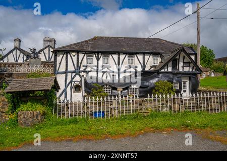 Das Highwayman Inn Sourton in der Nähe von Okehampton. Angeblich spukte im 11. Jahrhundert Pub. Der ungewöhnlichste Pub Großbritanniens. Stockfoto