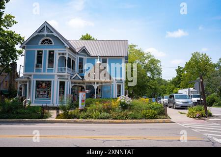 Nashville, Indiana - 26. Juli 2024: Straßenszene aus der historischen Innenstadt von Nashville Indiana im Brown County mit sichtbaren Menschen. Stockfoto