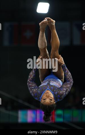 Paris, Ile de France, Frankreich. August 2024. Simone Biles (USA) tritt am Donnerstag, den 1. August 2024, in Paris bei den Olympischen Spielen 2024 in Paris in der Arena Bercy an. (Kreditbild: © Paul Kitagaki, Jr./ZUMA Press Wire) NUR REDAKTIONELLE VERWENDUNG! Nicht für kommerzielle ZWECKE! Stockfoto