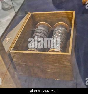 Kairo, Ägypten, 31. Dezember 2019-Armbänder aus Silber, Türkis, Lapislazuli und Karneol von Königin Hetepheres I., Mutter des Großen Pharoah Khufu im Museum für ägyptische Antiquitäten in Kairo, Ägypten Stockfoto