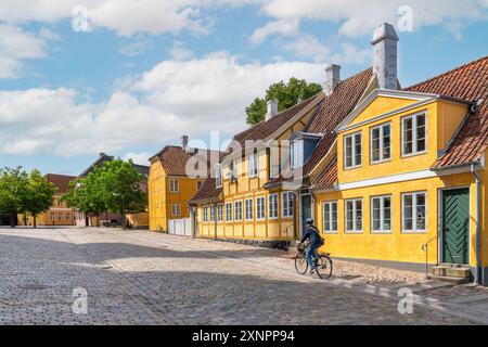 Roskilde, Dänemark; 30. Juli 2024: Alte Stadthäuser in Roskilde, Dänemark Stockfoto