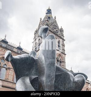 Eine Feier der Chester-Skulptur von Stephen Broadbent vor dem Rathaus in Chester, Cheshire, England, Großbritannien. Stockfoto