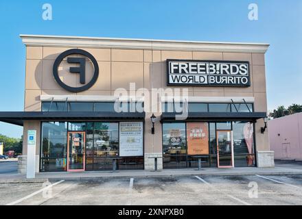 Houston, Texas, USA 06-23-2024: Außenansicht des Freebirds World Burrito Restaurants. Stockfoto