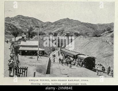 KHOJAK TUNNEL, SIND-PESHIN RAILWAY, INDIEN. Bahnhofsgebäude und Personenzug aus dem Artikel EISENBAHNMÖGLICHKEITEN IM ORIENT. Von William Barclay Parsons. Vom Engineering Magazine widmet sich Industrial Progress Band XIX 1900 The Engineering Magazine Co Stockfoto