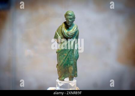 Mann in Toga, Bronzestatuette, römische republikanische Zeit, Jahre 127 - 27 v. Chr. Museo Municipal de Ciutadella, Bastió de sa Font, Ciutadella, Menorca, bal Stockfoto