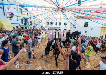 Traditioneller Tanz mit Pferden, „Jaleo“, aus dem 14. Jahrhundert, Festlichkeiten von Sant Bartomeu, Ferreries, Menorca, Balearen, Spanien Stockfoto