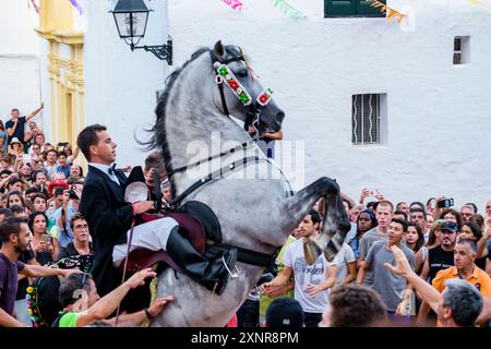 Traditioneller Tanz mit Pferden, „Jaleo“, aus dem 14. Jahrhundert, Festlichkeiten von Sant Bartomeu, Ferreries, Menorca, Balearen, Spanien Stockfoto