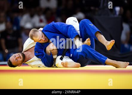 PARIS: Judoka Jelle Snippe im Kampf gegen Lukas Krpalek aus Tschechien bei den Olympischen Spielen. ANP KOEN VAN WEEL Stockfoto