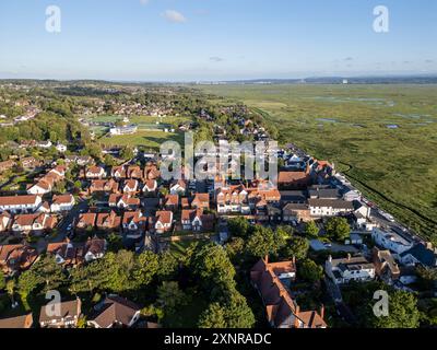 Aus der Vogelperspektive des englischen Dorfes Parkgate an der Dee-Mündung, Wirral, Cheshire, England Stockfoto