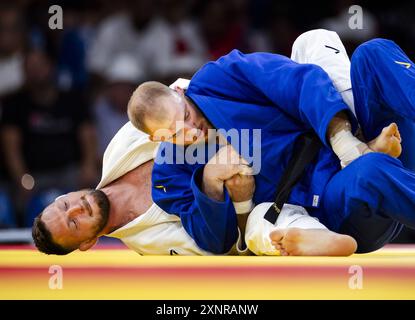 PARIS: Judoka Jelle Snippe im Kampf gegen Lukas Krpalek aus Tschechien bei den Olympischen Spielen. ANP KOEN VAN WEEL Stockfoto