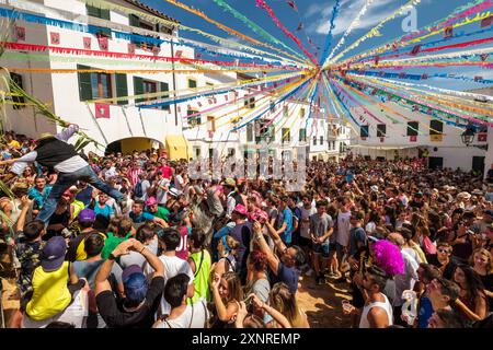 Parodie auf das menorquinische Pferdefest mit Eseln, 'Jaleo d'ASEs', Sant Bartomeu Festival, Ferreries, Menorca, Balearen, Spanien Stockfoto