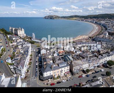 Llandudno Bay und Seafront Aerial View, North Wales, Großbritannien Stockfoto