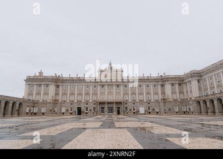 Blick auf den Königlichen Palast Madrid vom Zentrum der plaza Stockfoto