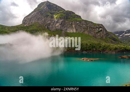 Der Stausee Lac des Gloriettes in den Pyrenäen bei Gavarnie-Gèdre, Frankreich, Europa | Stausee Lac des Gloriettes in den Pyrenäen bei Gavarnie-Gè Stockfoto