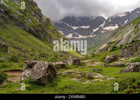 Der Talkessel Cirque d'Estaubé in den Pyrenäen bei Gavarnie-Gèdre, Frankreich, Europa | Cirque d'Estaubé bei den Pyrenäen bei Gavarnie-Gèdre, Fra Stockfoto