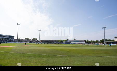 Derby, Großbritannien. August 2024. Ein allgemeiner Überblick über den Boden, während die Teams sich vor dem One Day Cup-Spiel zwischen Derbyshire CCC und Worcestershire CCC am 2. August 2024 im County Ground in Derby, England aufwärmen. Foto von Stuart Leggett. Nur redaktionelle Verwendung, Lizenz für kommerzielle Nutzung erforderlich. Keine Verwendung bei Wetten, Spielen oder Publikationen eines einzelnen Clubs/einer Liga/eines Spielers. Quelle: UK Sports Pics Ltd/Alamy Live News Stockfoto