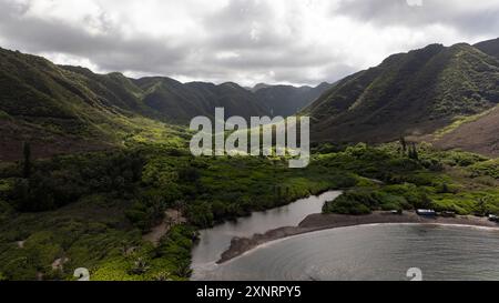 Aeriel-Blick auf das Halawa-Tal auf Molokai Stockfoto