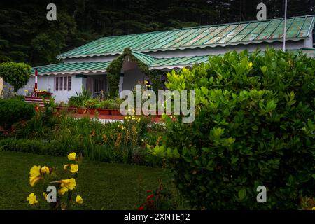 August 2nd2024, Uttarakhand Indien. Kumaon Mandal Vikas Nigam (KMVN) Landsitz der Regierung in Kausani, Almora, erbaut von den Briten im Himalaya Stockfoto