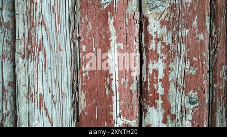 Holzdielen braun mit alter abblätternder Farbe, vertikaler Vollrahmen von oben. Foto mit Hintergrundstruktur Stockfoto