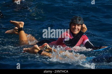 Tahiti, Französisch-Polynesien. August 2024. Johanne Defay von Frankreich reagiert nach dem Viertelfinale der Frauen bei den Olympischen Spielen 2024 in Teahupo'o, Tahiti, Französisch-Polynesien, am 1. August 2024. Quelle: Ma Ping/Xinhua/Alamy Live News Stockfoto