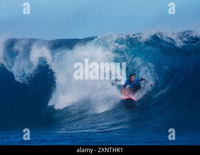 Tahiti, Französisch-Polynesien. August 2024. Tyler Wright aus Australien tritt am 1. August 2024 im Viertelfinale der Frauen bei den Olympischen Spielen 2024 in Teahupo'o, Tahiti, Französisch-Polynesien an. Quelle: Ma Ping/Xinhua/Alamy Live News Stockfoto