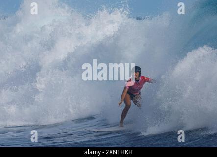 Tahiti, Französisch-Polynesien. August 2024. Nadia Erostarbe von Spanien tritt am 1. August 2024 im Viertelfinale der Frauen bei den Olympischen Spielen 2024 in Teahupo'o, Tahiti, Französisch-Polynesien an. Quelle: Ma Ping/Xinhua/Alamy Live News Stockfoto