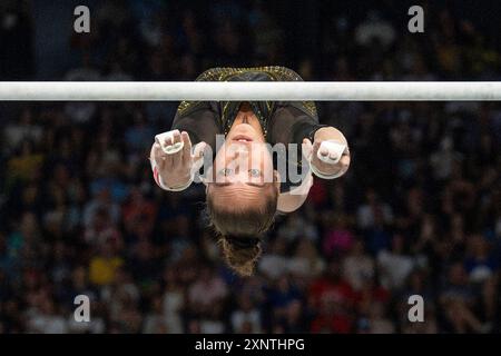 Paris, Ile de France, Frankreich. August 2024. 1. August 2024: Algerische Turnerin KAYLIA NEMOUR an den unebenen Bars während des Kunstturns der Frauen bei den Olympischen Spielen 2024 in Paris. (Kreditbild: © Mark Edward Harris/ZUMA Press Wire) NUR REDAKTIONELLE VERWENDUNG! Nicht für kommerzielle ZWECKE! Quelle: ZUMA Press, Inc./Alamy Live News Stockfoto