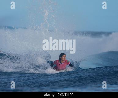 Tahiti, Französisch-Polynesien. August 2024. Luana Silva aus Brasilien ist im Viertelfinale der Frauen bei den Olympischen Spielen 2024 in Teahupo'o, Tahiti, Französisch-Polynesien, am 1. August 2024 zu sehen. Quelle: Ma Ping/Xinhua/Alamy Live News Stockfoto