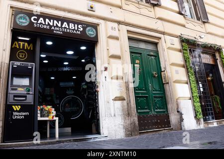 Roma, Italien. August 2024. UN emendamento al ddl Sicurezza dichiara illegale la Cannabis light negozi di CBD a rischio chiusura Roma, Italia &#x2014; Venerd&#xec; 02 Agosto 2024 - Cronaca - (Foto di Cecilia Fabiano/LaPresse) eine Änderung des Sicherheitsgesetzes erklärt leichte Cannabis illegale CBD-Geschäfte, die von Schließung bedroht sind Rom Italien - Freitag, 02. Juli 2024 - Nachrichten - (Foto: Cecilia Fabiano/LaPresse) Credit: LaPresse/Alamy Live News Stockfoto